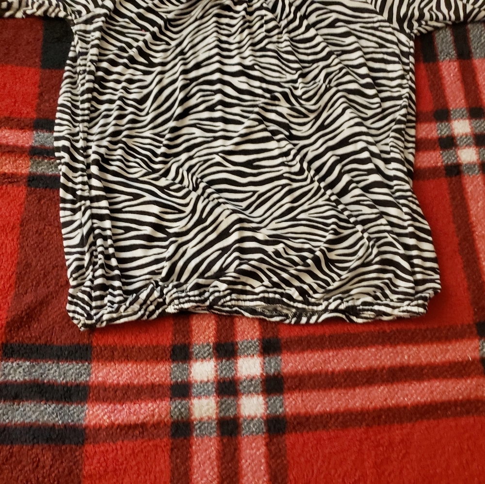 Michael Kors "Zebra Print" top - Picture 5 of 12